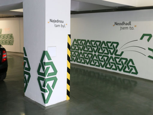 Branding podzemních garáží s citacemi a vzorem loga